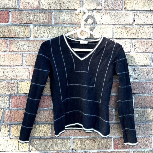 Black & White Geometric V-Neck 100%Cashmere Sweater - Picture 1 of 3